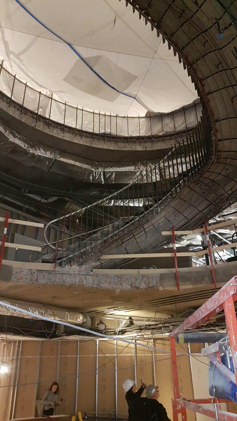 16-0013 Groupe Petra – Lobby Place Victoria (Tour de la Bourse) Escalier Monumental (7)