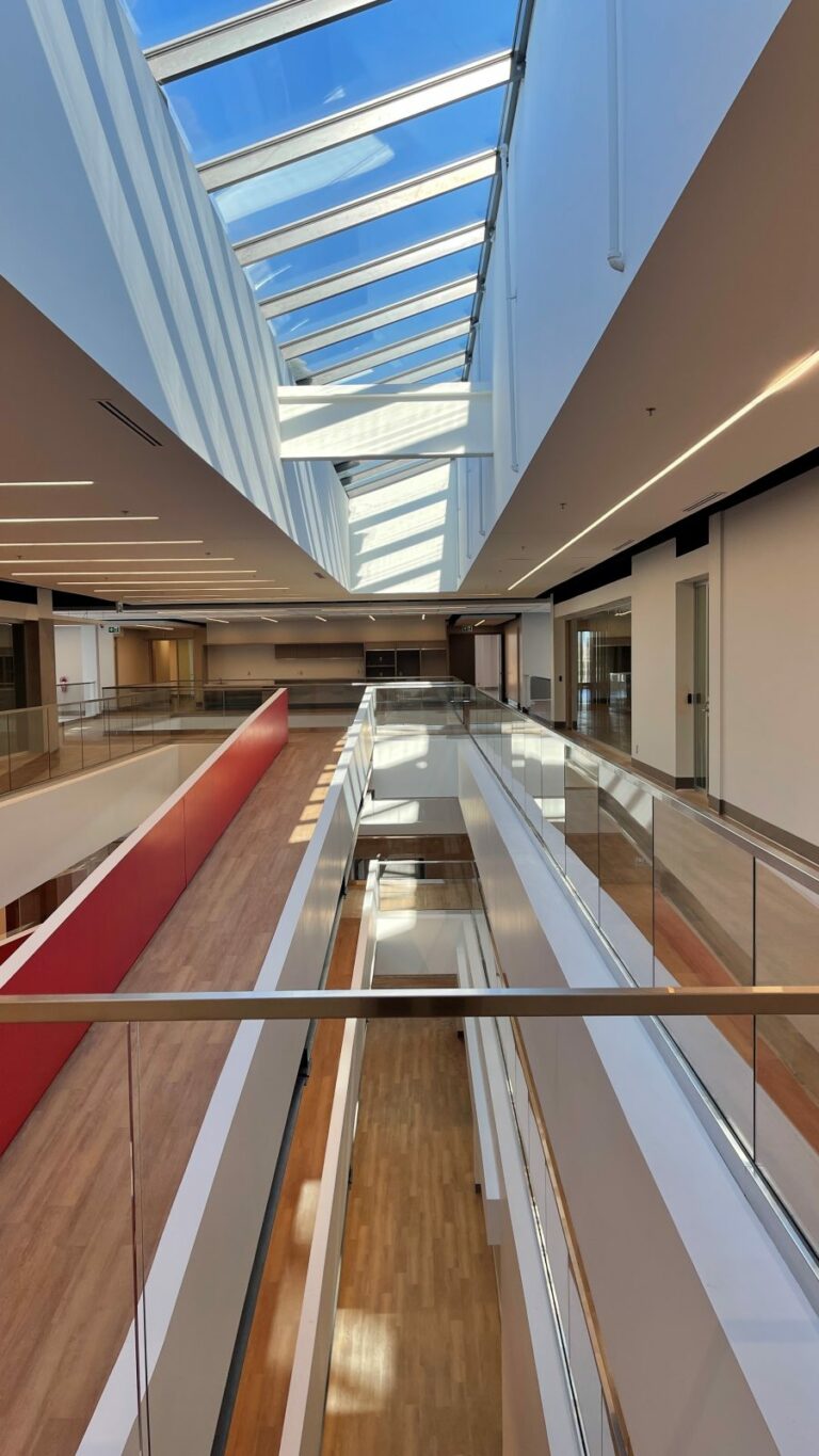 Centre-Multifonctionnel-Espace-des-Batisseurs-de-Varennes_Credit-photo-Ville-de-Varennes-7.jpg