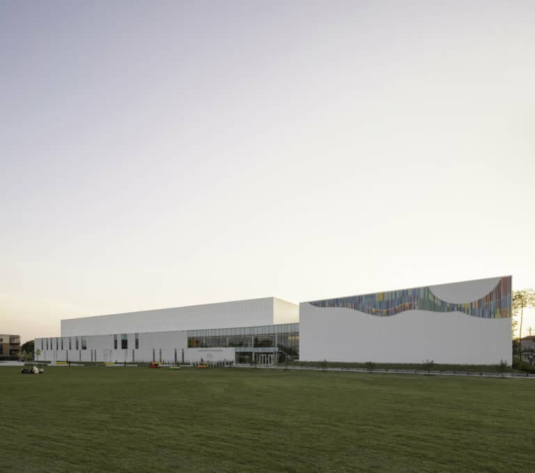 Centre-Sportif-Claude-Beaulieu_Architecture-Batiment-public-Lieu-design-Sport-et-Loisir_Credit-photo-David-Boyer-5.jpg